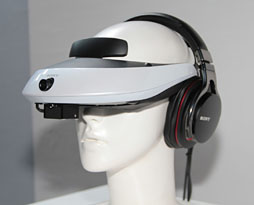 ソニーの開発者に聞く，ヘッドマウントディスプレイ「HMZ-T2」。第1
