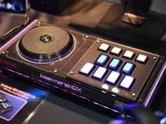 アーケードと同じ素材を使用した「beatmania IIDX 専用コントローラ