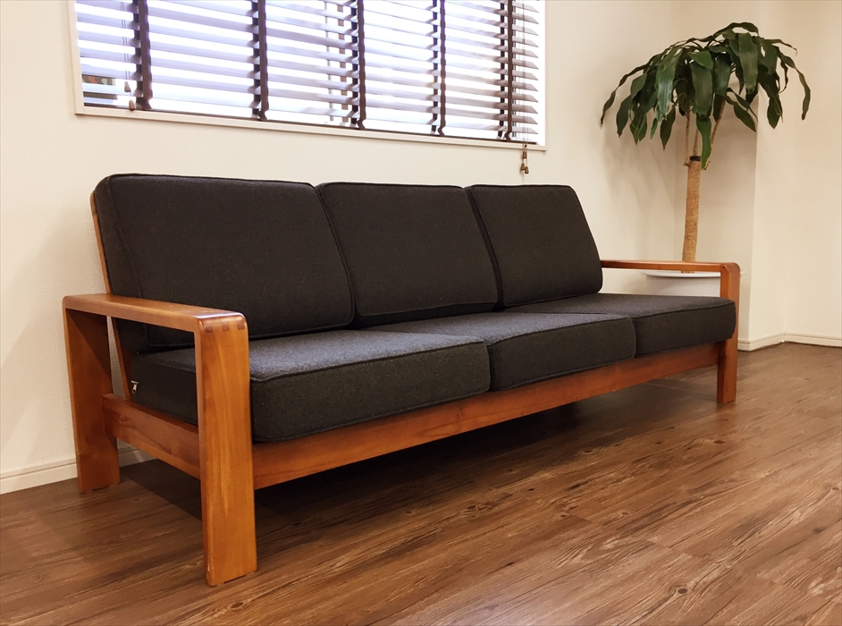 シンガポール製スキャンティーク（SCANTEAK）のチーク無垢材3人掛け