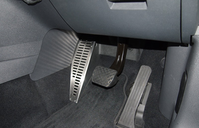 ◇販売終了 COX フットレスト for Touran(1T)（右ハンドル／AT車用