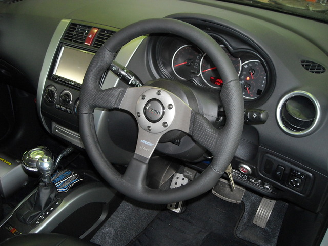 コルトプラスラリーアートにmomoステ装着 | カスタマイズ別ショー