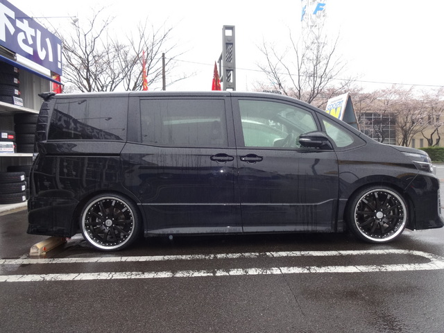 現行VOXY、20インチ入れちゃいました。 | 今日の出来事 | コクピット