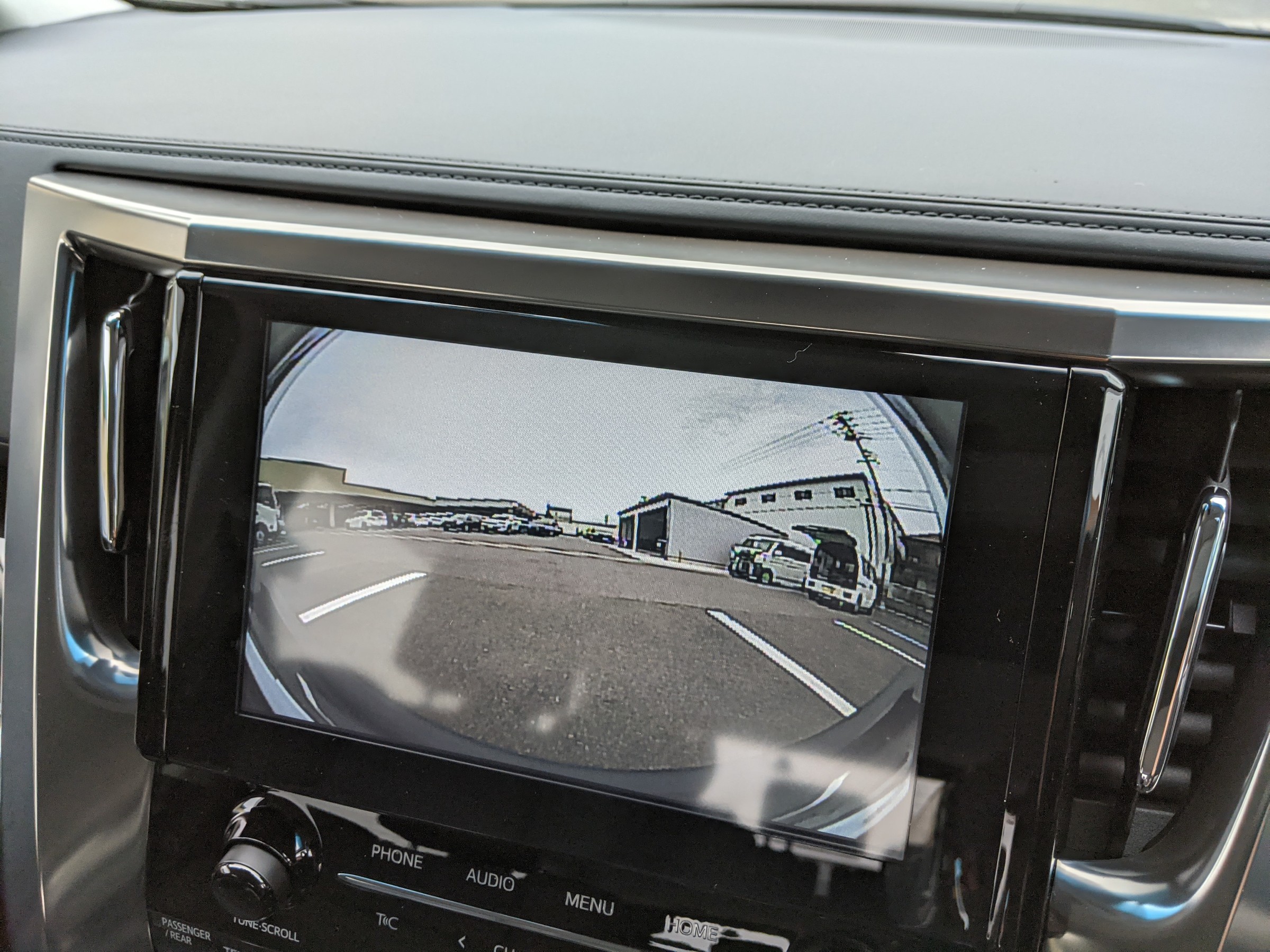 30アルファード ディスプレイオーディオ フロントカメラ取り付け