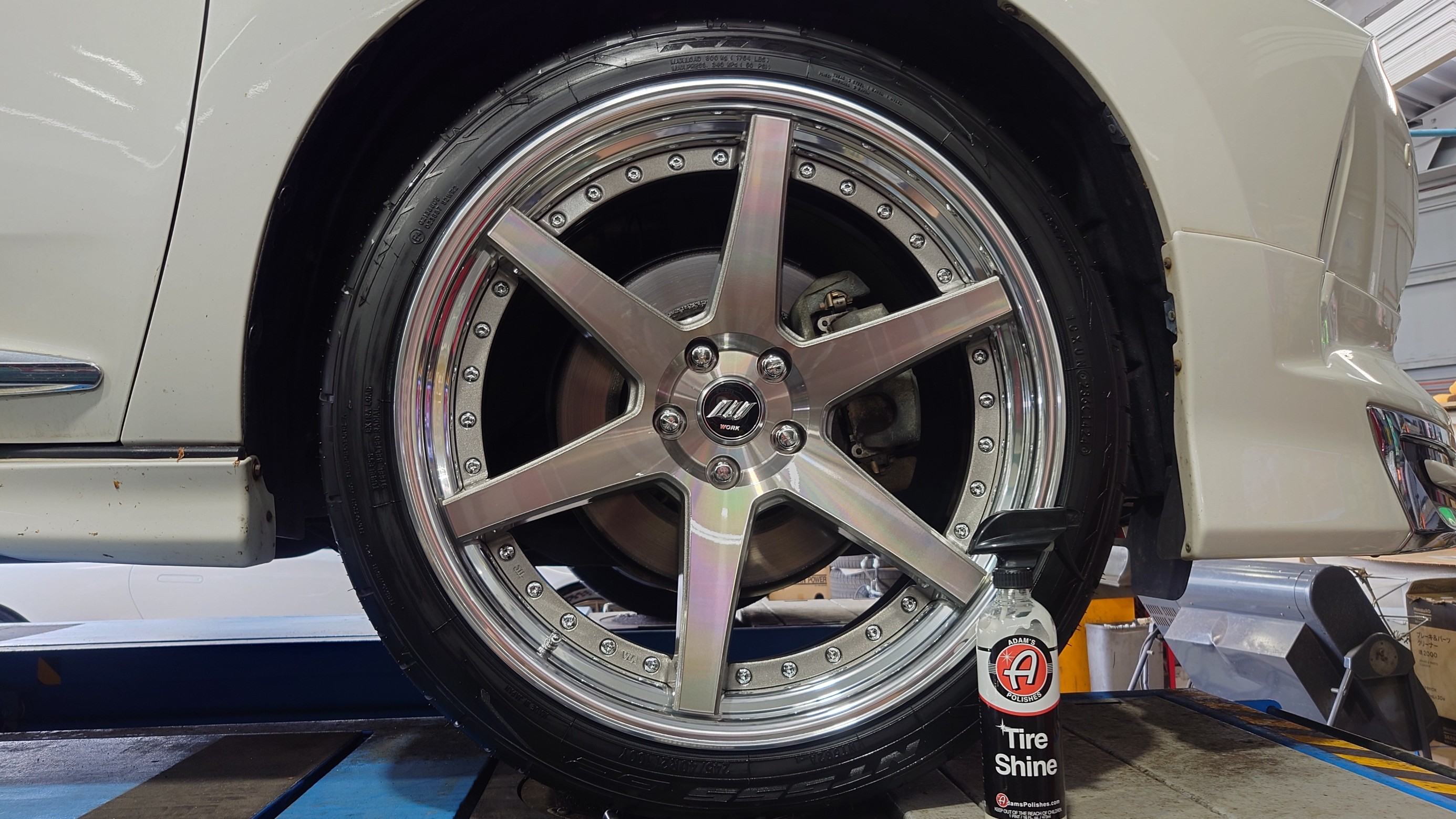 WORK（ワーク） ZEAST（ジースト） ST1 の装着作業 ／ トヨタ ハリアー