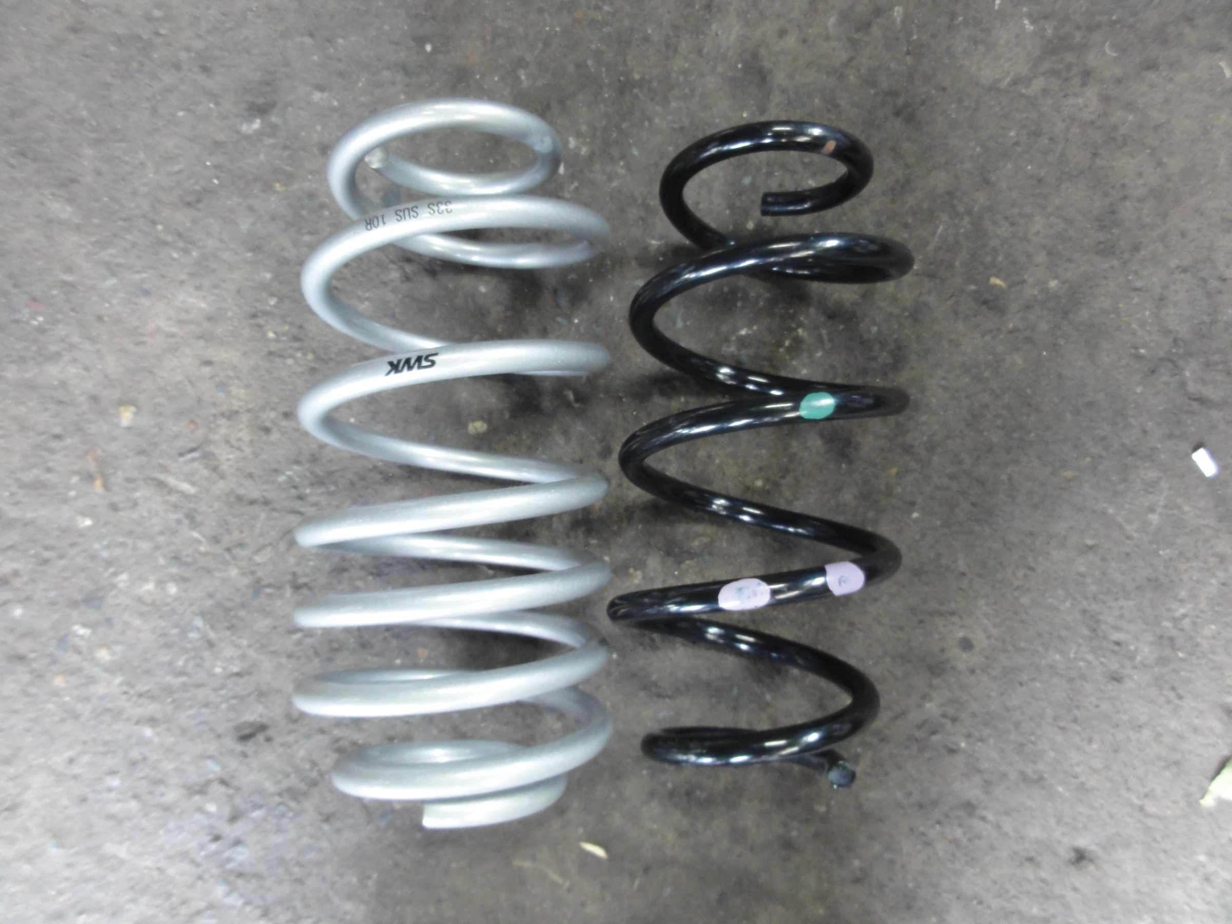 スイフトスポーツ（ZC33S）SWK製ローダウンスプリングキット装着