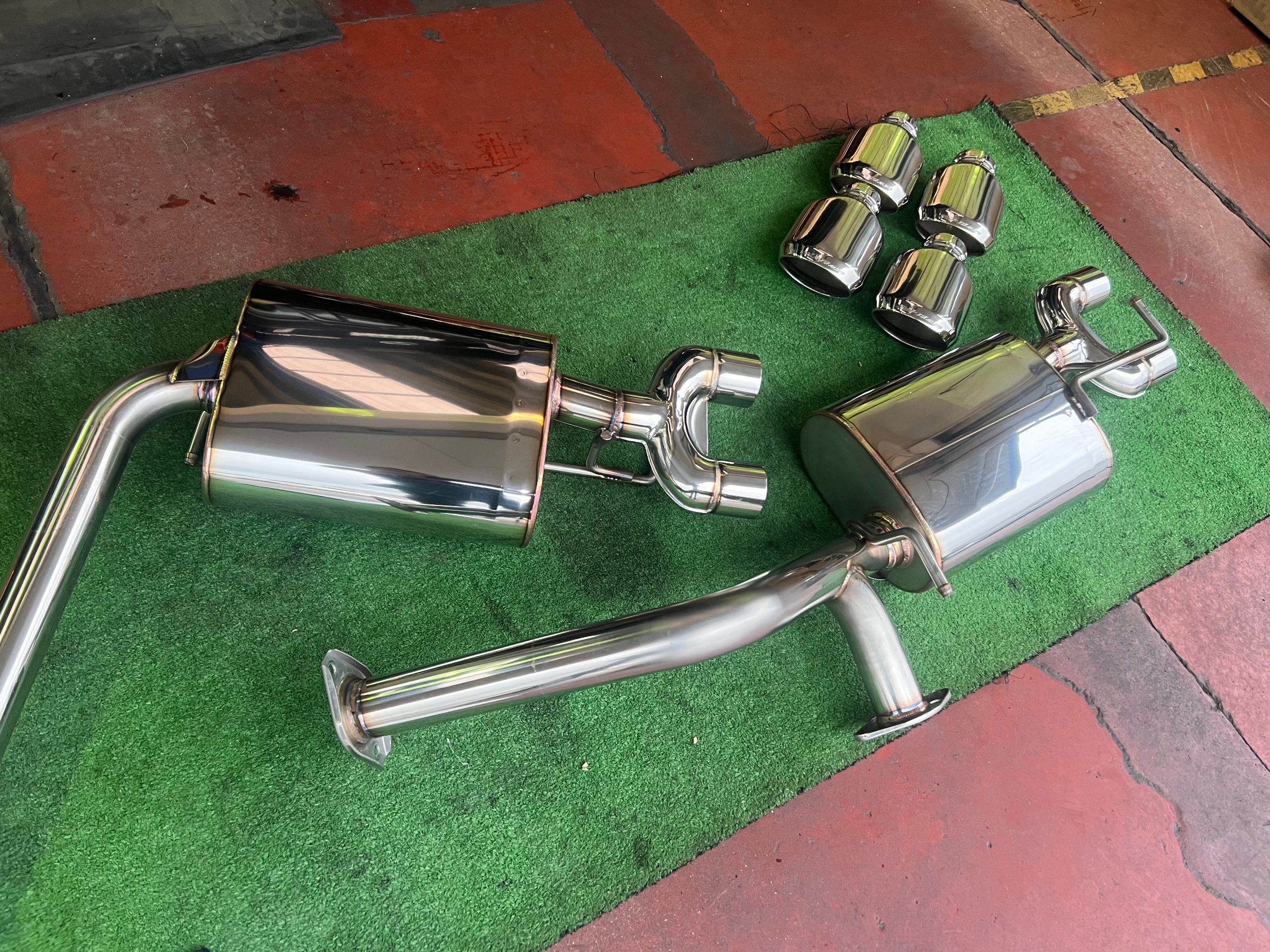 30プリウス エアロバンパー&マフラー交換《 ZVW30 × K-spec SILK BLAZE