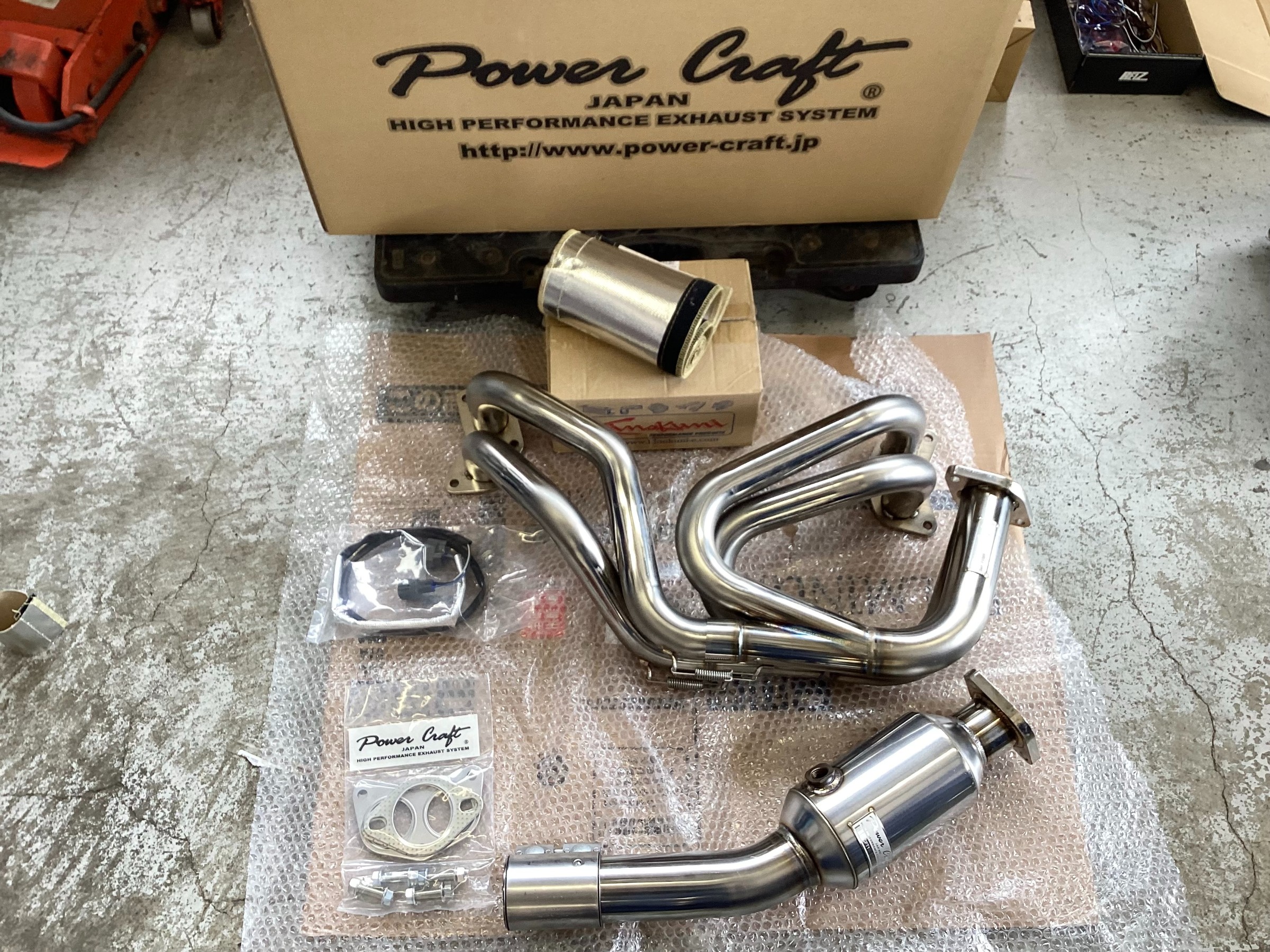 GR86 ZN8 エキゾーストマニホールド＆メタル触媒取り付けます