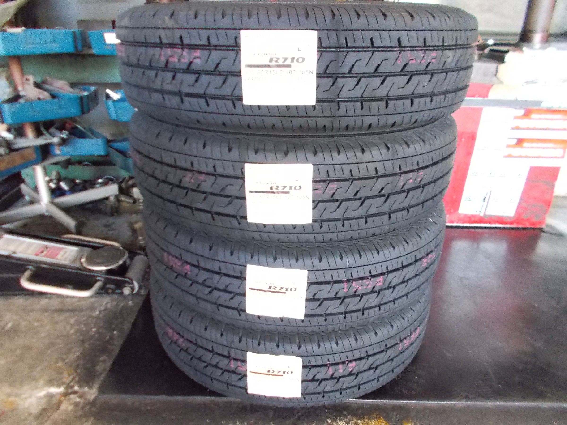 ハイエース（幼稚園送迎バス） ブリヂストンタイヤ「エコピア R710