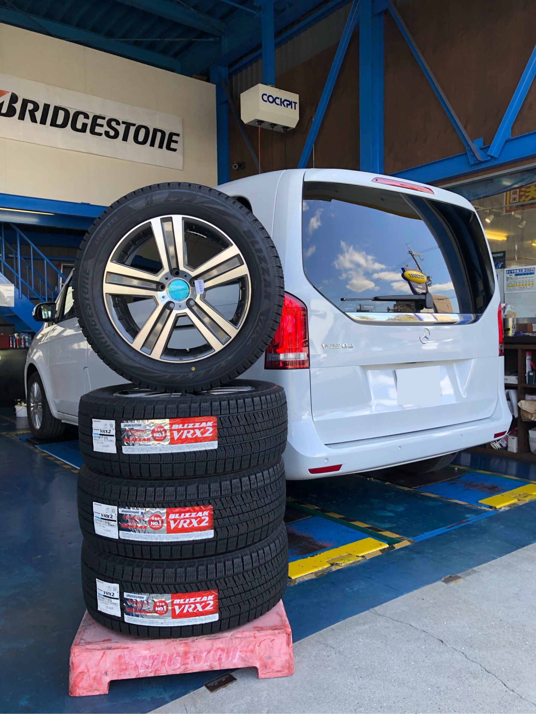 ☆メルセデス・ベンツ Vクラス スタッドレスタイヤ取り付け