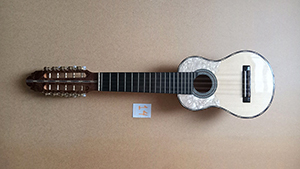 チャランゴ: アンデス・フォルクローレ音楽 楽器館「コチャバンバ」