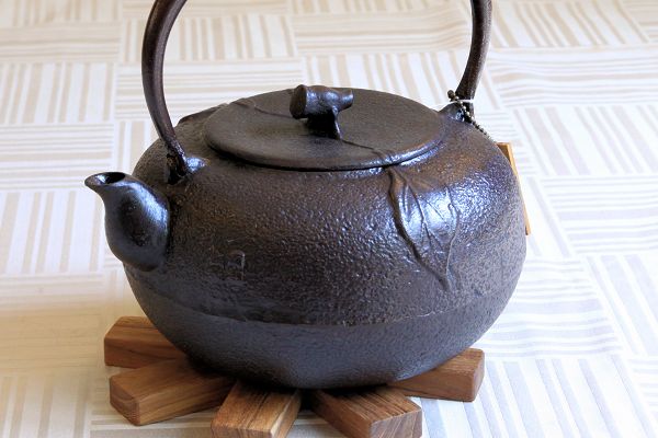 鉄瓶】佐秋鋳造所 佐藤圭作 みかん1.6L（H) 鉄瓶・瓶敷 COOK & DINE HAYAMA