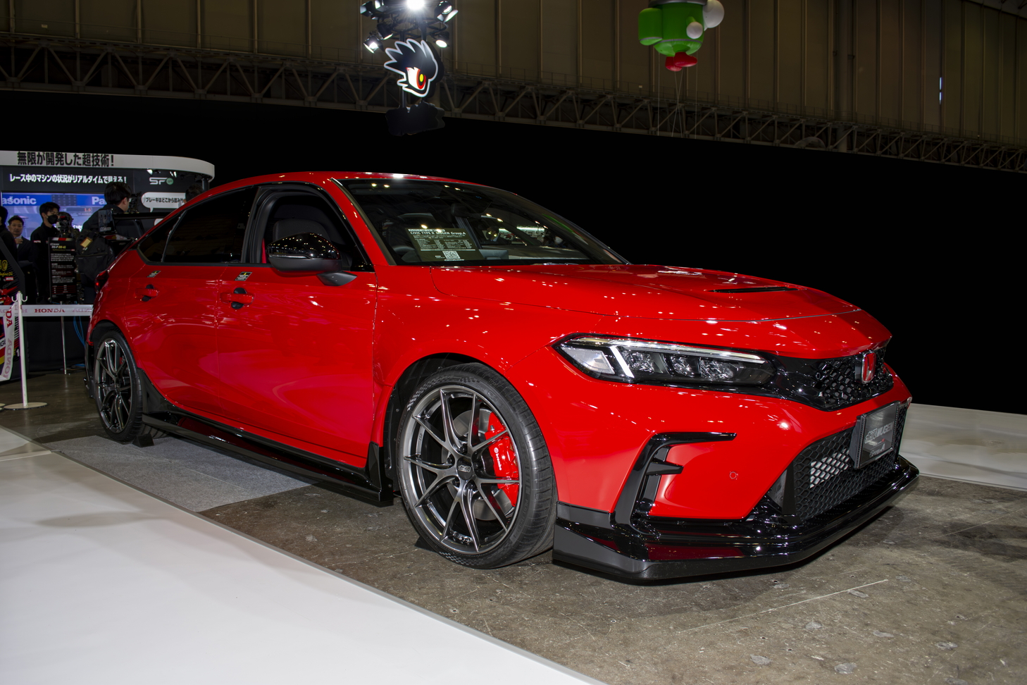 無限が「東京オートサロン2024」において、専用ハイグレードパーツを