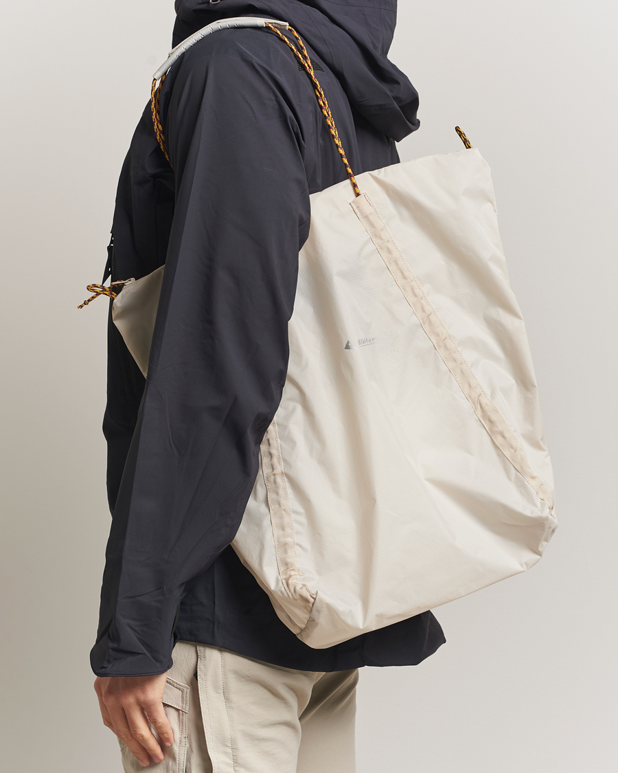 Klättermusen Gebo 23L Lightweight Totebag Putty Grey at CareOfCarl.com