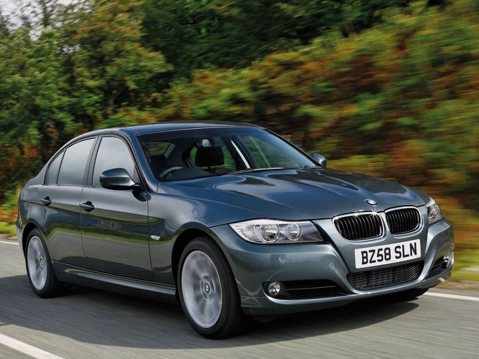 今や「100万円以下」が当たり前な旧々型（E90型）BMW 3シリーズ。その