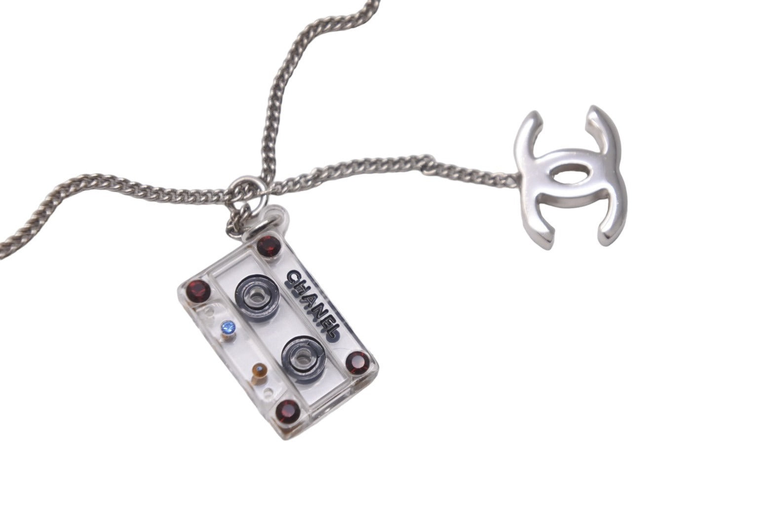 幸兵衛窯 四方皿とシャネルネックレス 幸兵衛窯 四方皿とシャネル