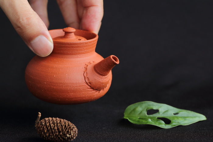 煎茶道具 常滑焼 石仙作 朱泥 松刻 茶注 急須 宝瓶