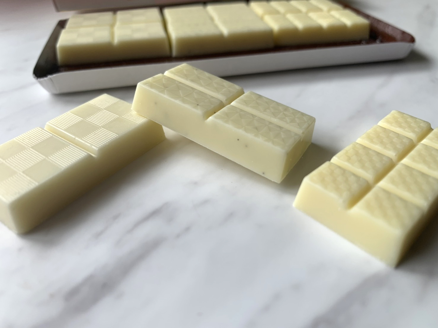 不二家「LOOK3ホワイトラバーズ」ホワイトチョコ3種食べ比べ