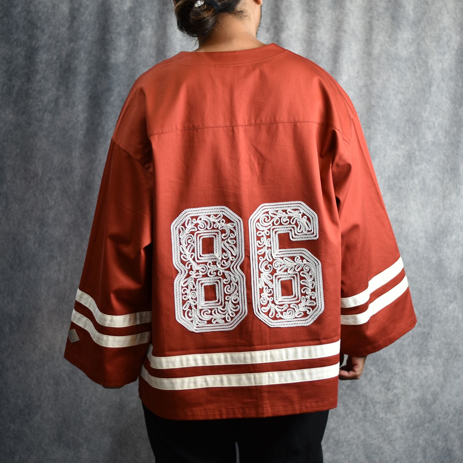 el conductorH - CORD EMBROIDERED HOCKEY SHIRT (MAROON) / コード