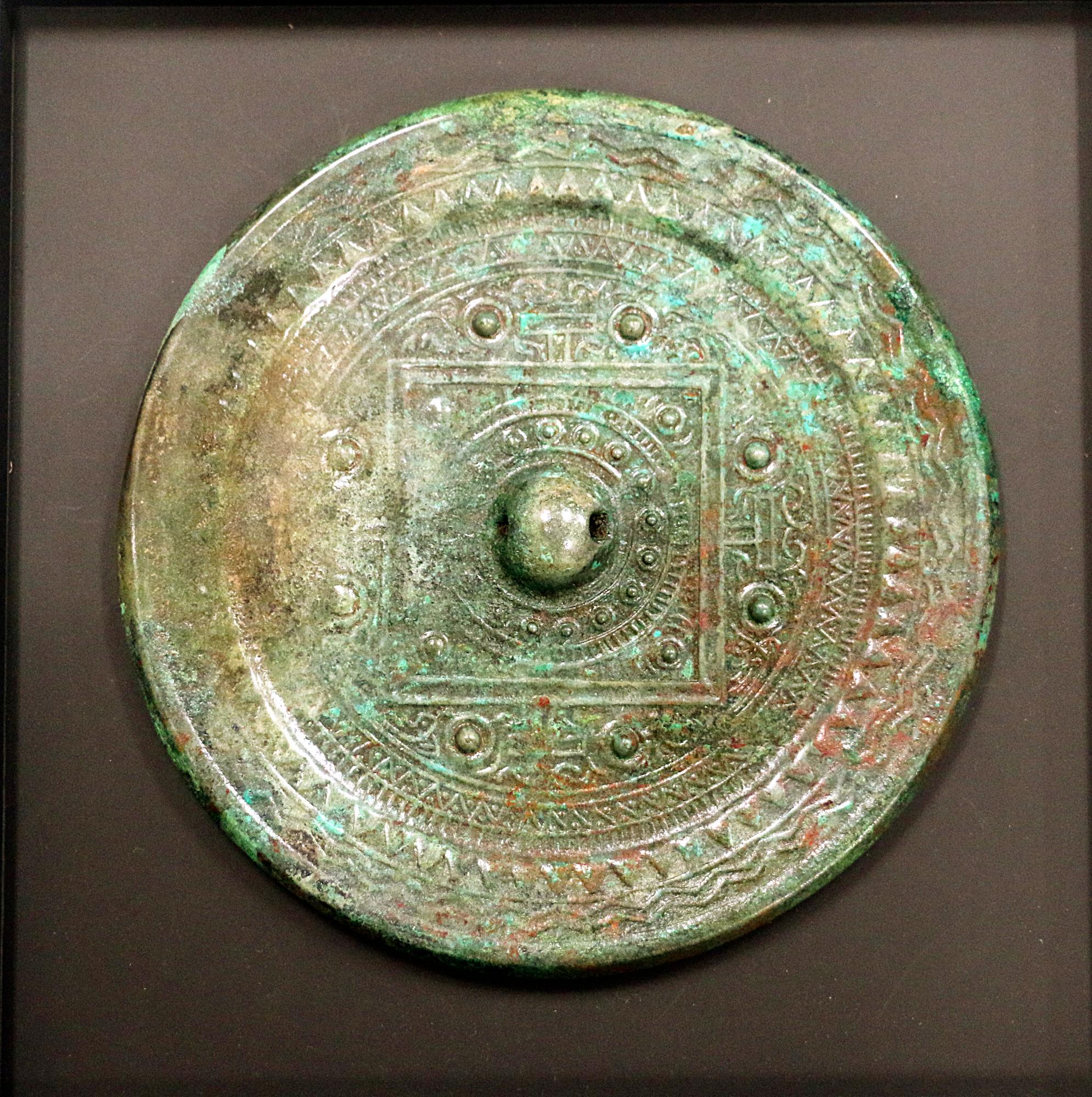 まちの文化財（194）古墳時代の鏡と短甲／養父市