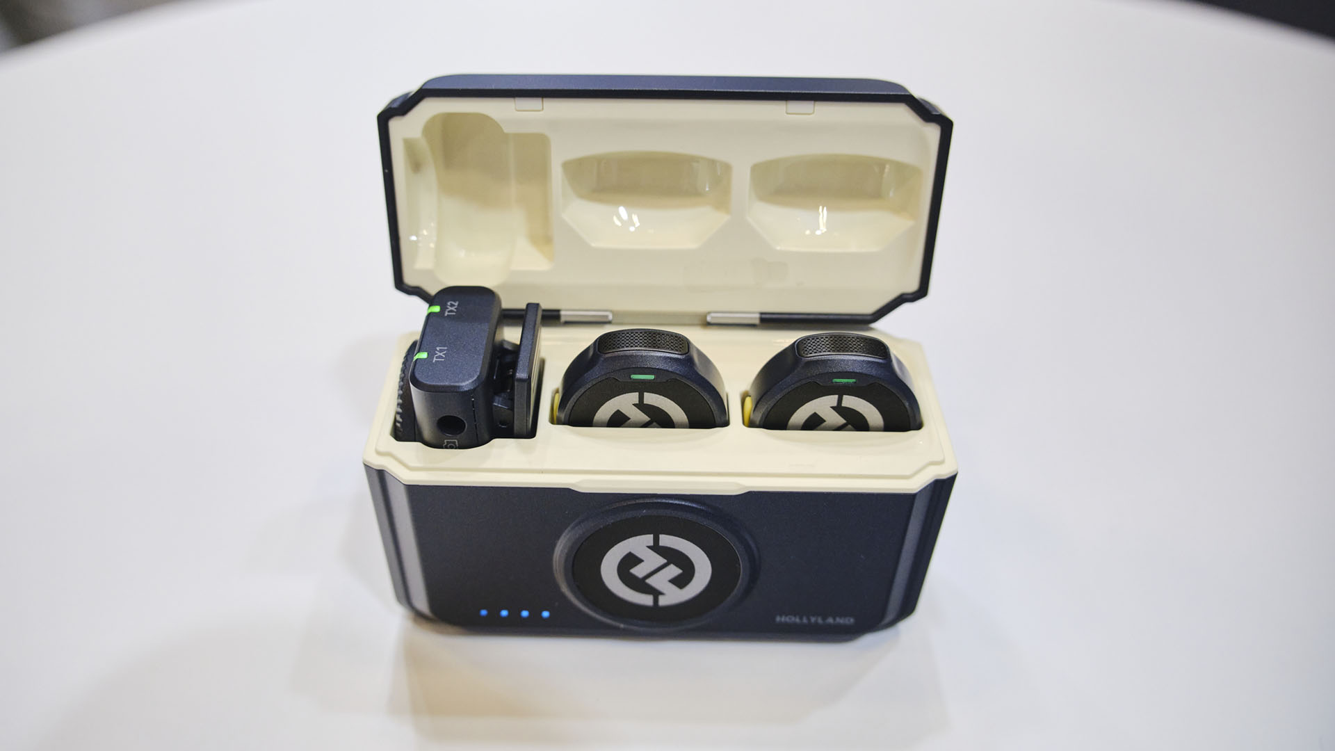 HollylandがLARK M2を発表 - ボタンサイズのデュアルマイクワイヤレス