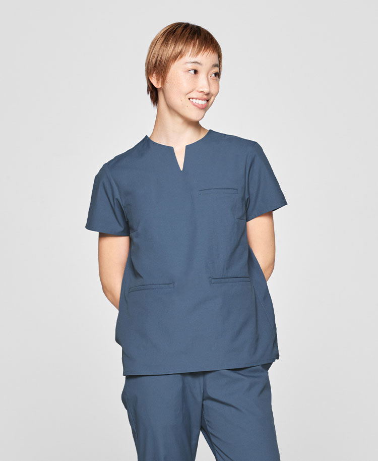 レディース:スクラブトップス・MOVE(リサイクル素材) | おしゃれ白衣の