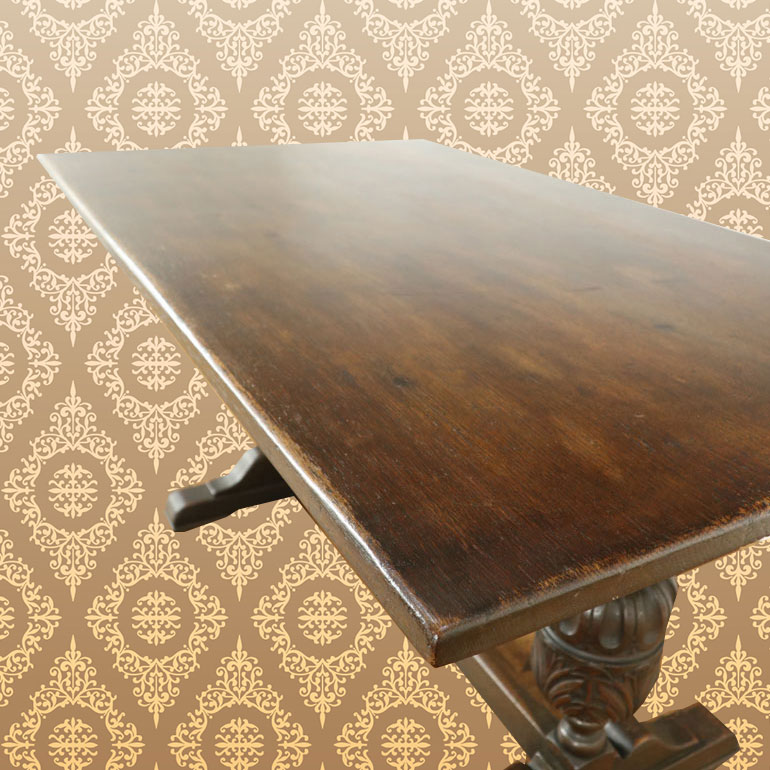 イギリスアンティークのリフェクトリーテーブルを作業台に：頑丈さと美