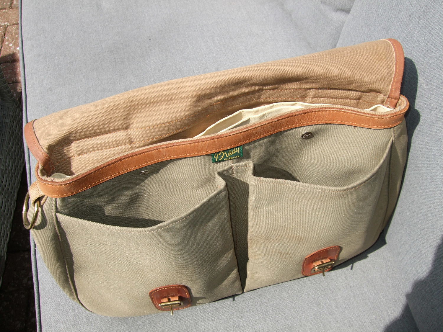Brady Dart Fishing Bag With Detachable Liner - Classic Vintage