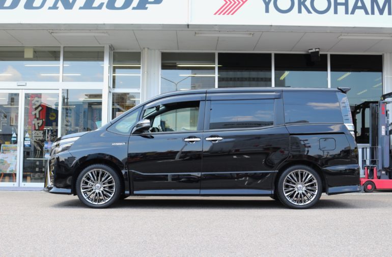 ヴォクシーにRAYS！！ベルサス ヴォウジェを☆彡 | 多治見店 | 店舗