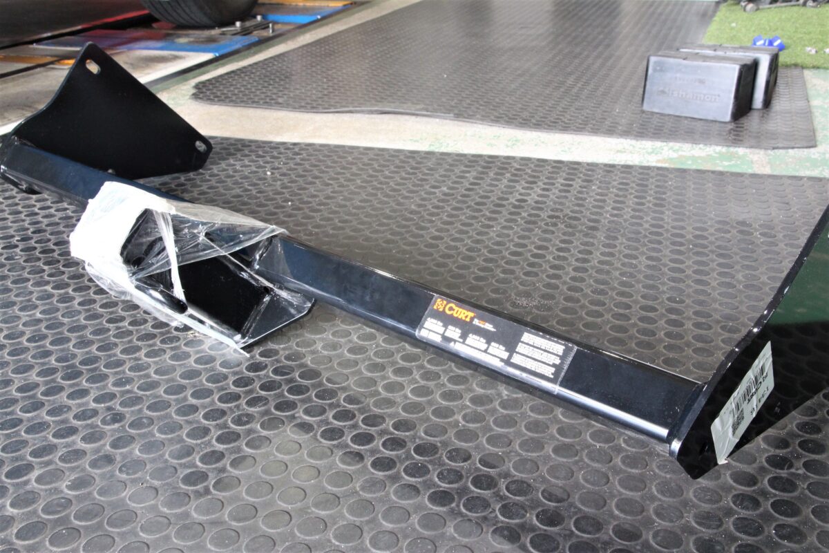 RAV4にCURT（カート）ヒッチメンバーを即決にてお取り付け。 | 知立店