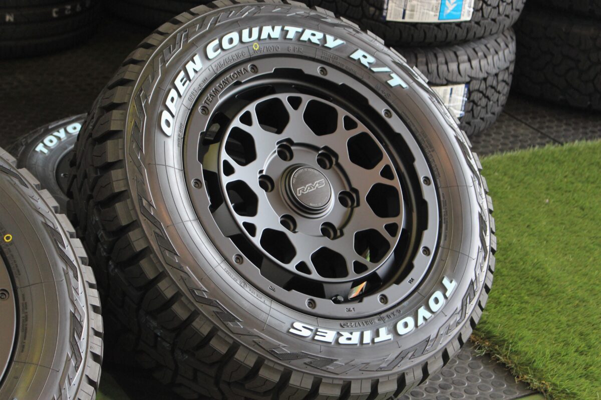 200ハイエース】RAYS デイトナM9 x オープンカントリーR/T x JAOS