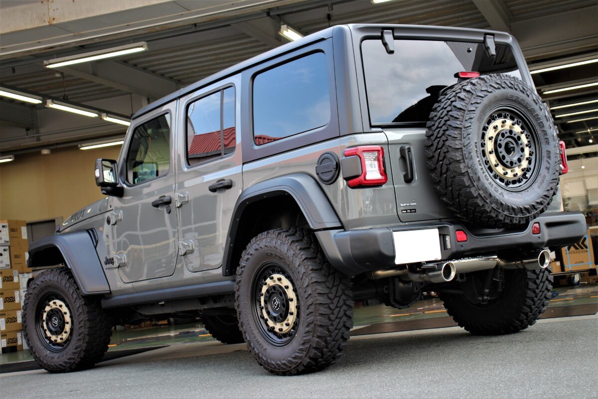 JLラングラーをJAOSでリフトアップ！ 大迫力のオフ系スタイルを手に