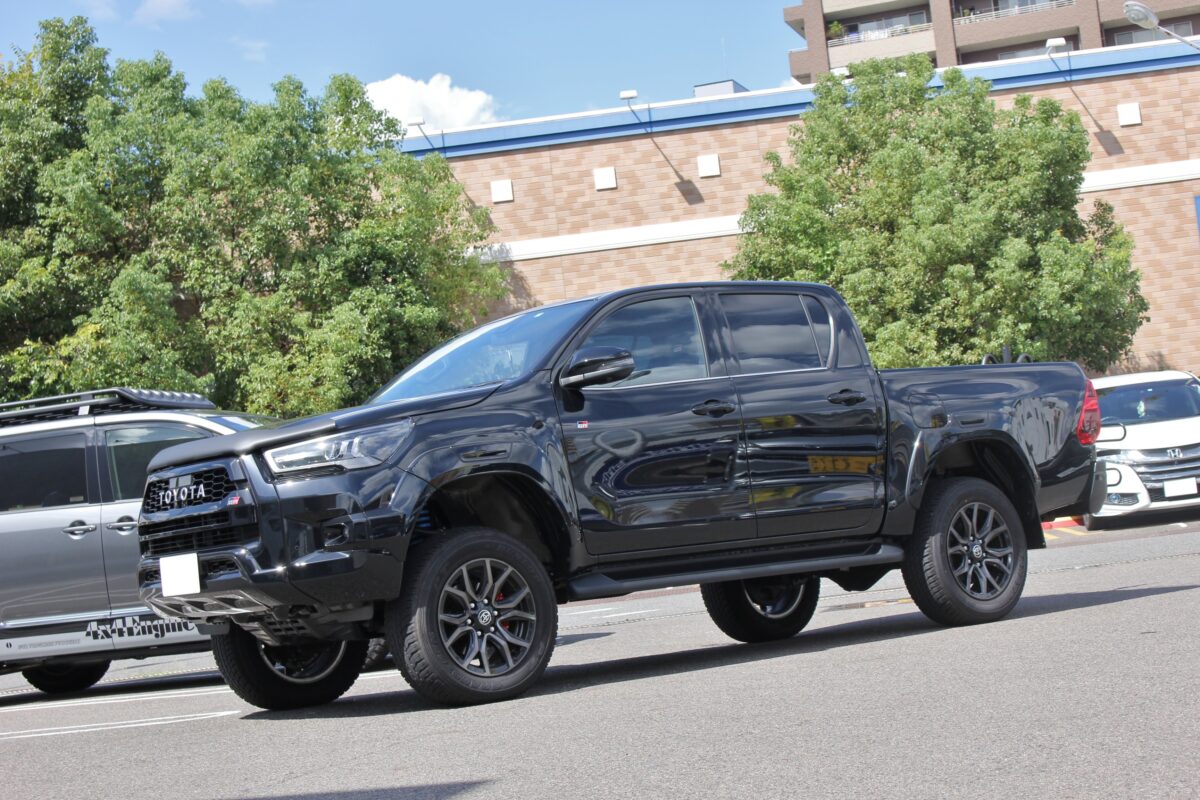 店長個人的ブログ】愛車ハイラックスGRスポーツにRICK'Sマッドガードを