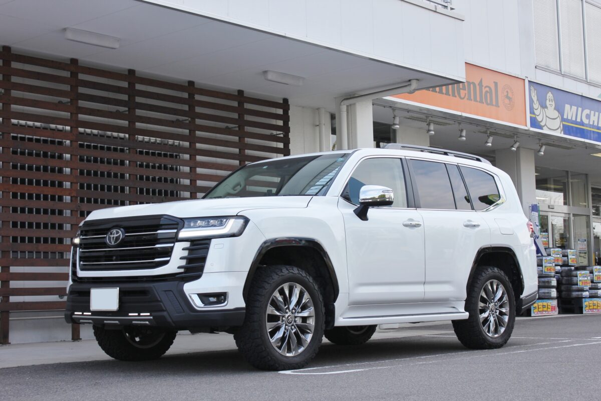 新型ランドクルーザー300！ZXもブラッドレーフォージド匠18インチで