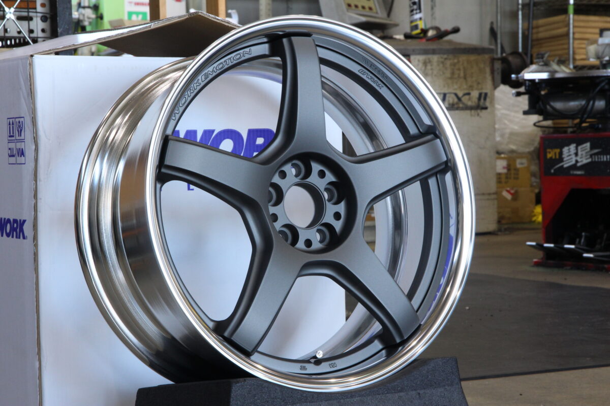 知立店名物のGR86にワークエモーションT5R 2P 拘りインセットで