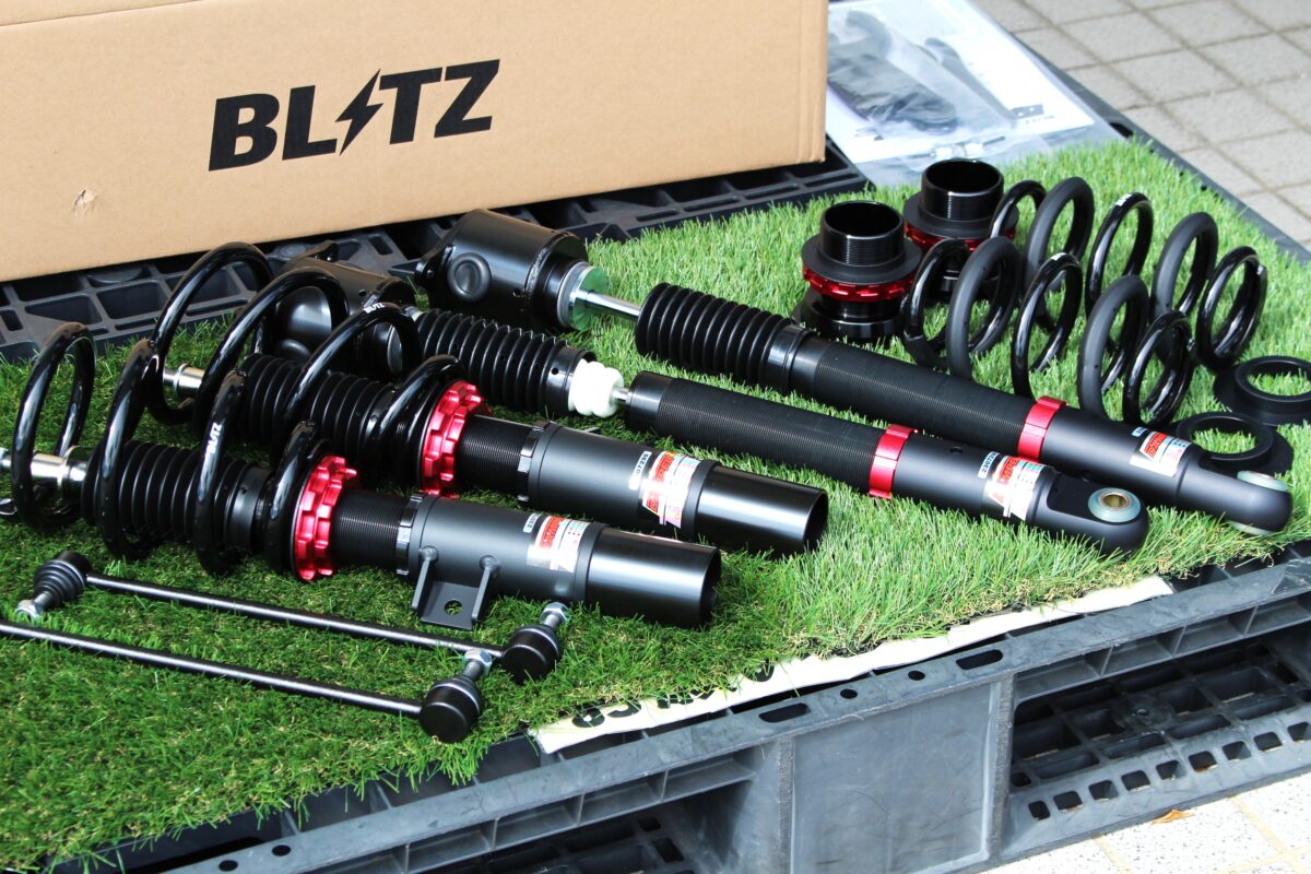 FK7 シビックハッチバックをローダウン。車高調にBLITZ DAMPER ZZ-Rを