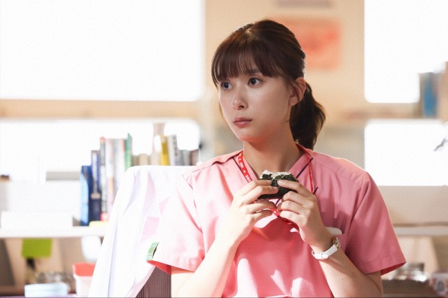 まどか26歳、研修医やってます！』“まどか”芳根京子、手術室での熱唱