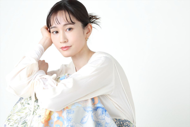 福原遥、2018年カレンダー発売決定！ 20歳になる記念の年を彩る“表情