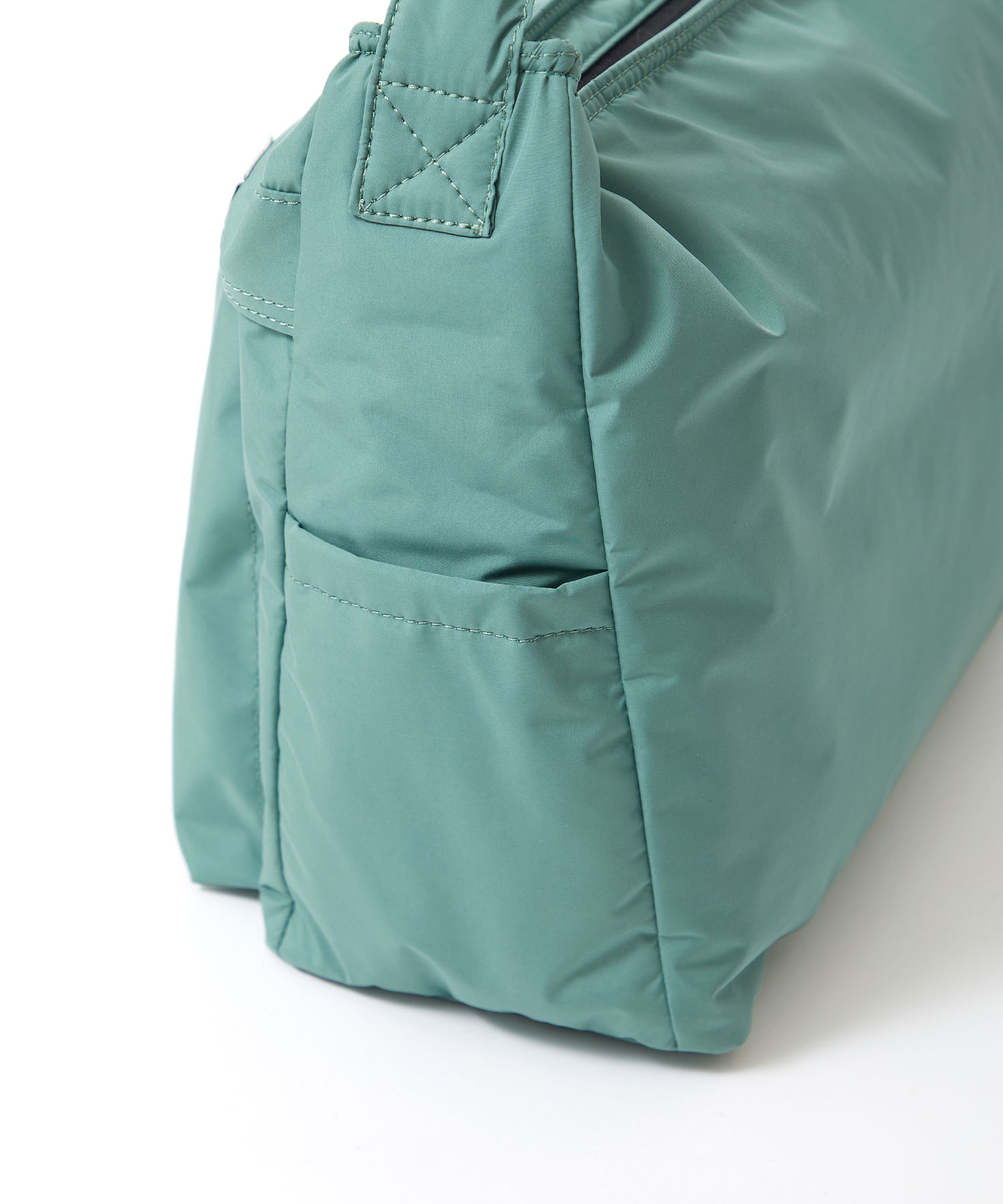 未使用 GO TO HOLLYWOOD ナイロンワッペンディパック【グリーン