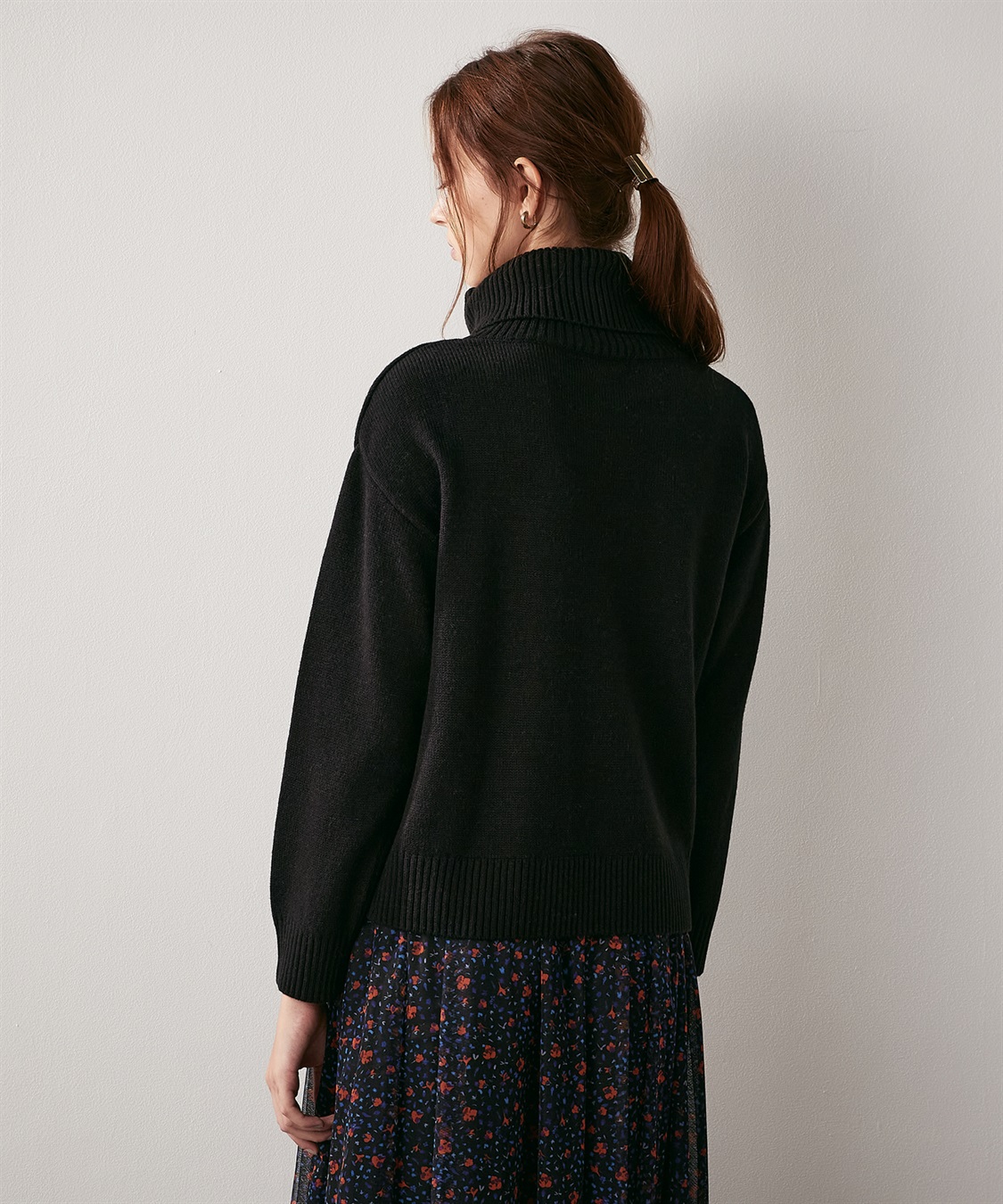 金ボタン タートルネック ニットプルオーバー LE SOUK HOLIDAY｜クロス