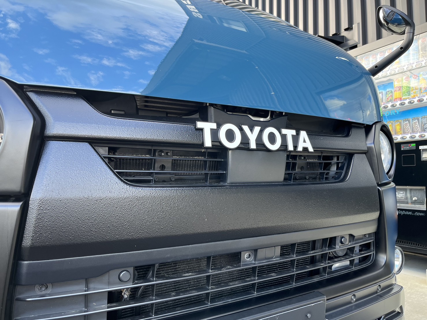 ハイエースカスタム ついにあのラプターライナー受付開始！！【CRS横浜