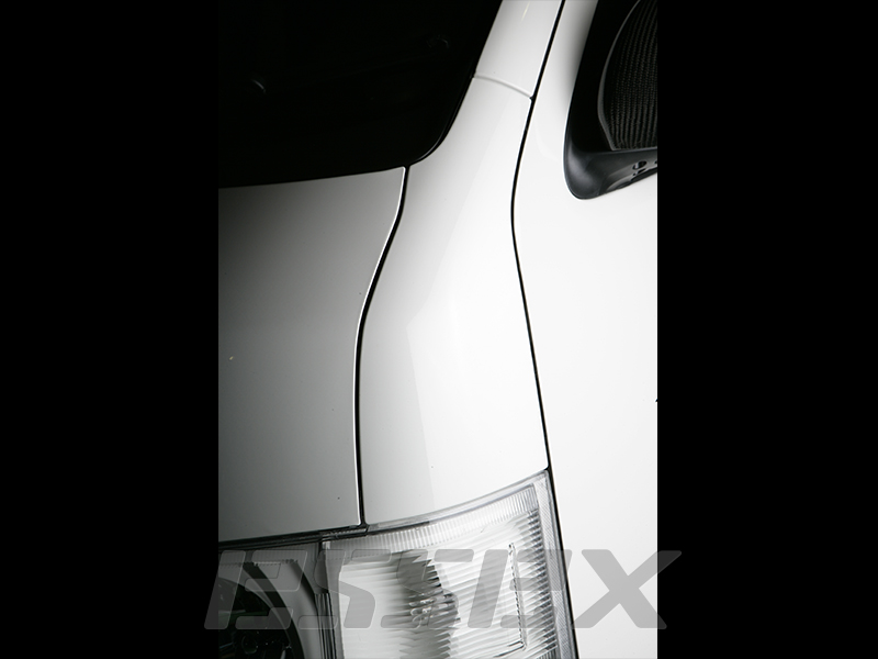 海外純正コーナーパネル 未塗装/070/209 塗装済品 □ハイエース 全年式