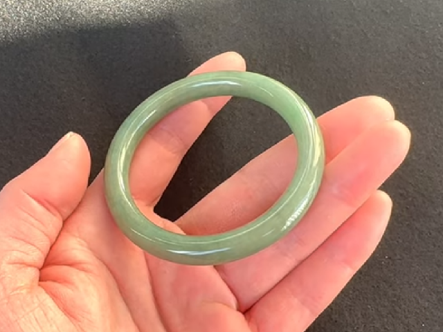 くりぬき翡翠バングル504_51mm 【A翡翠.com】