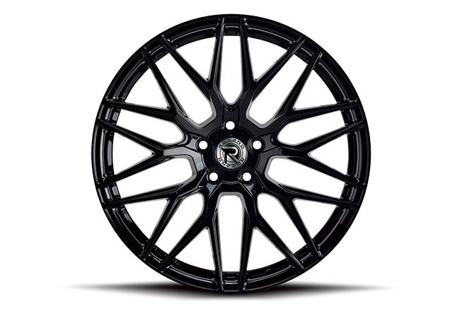 コンケーブデザインを採用することで立体感も追求する【ROMANO RFR03】