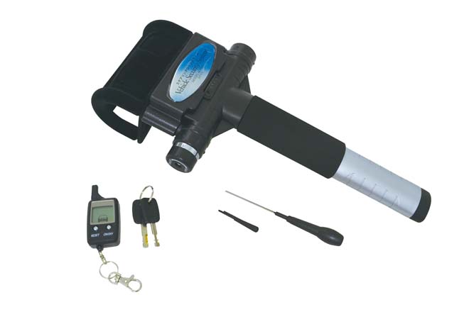 手軽に車のセキュリティと防犯力UP！カー用品【ステアリングロック