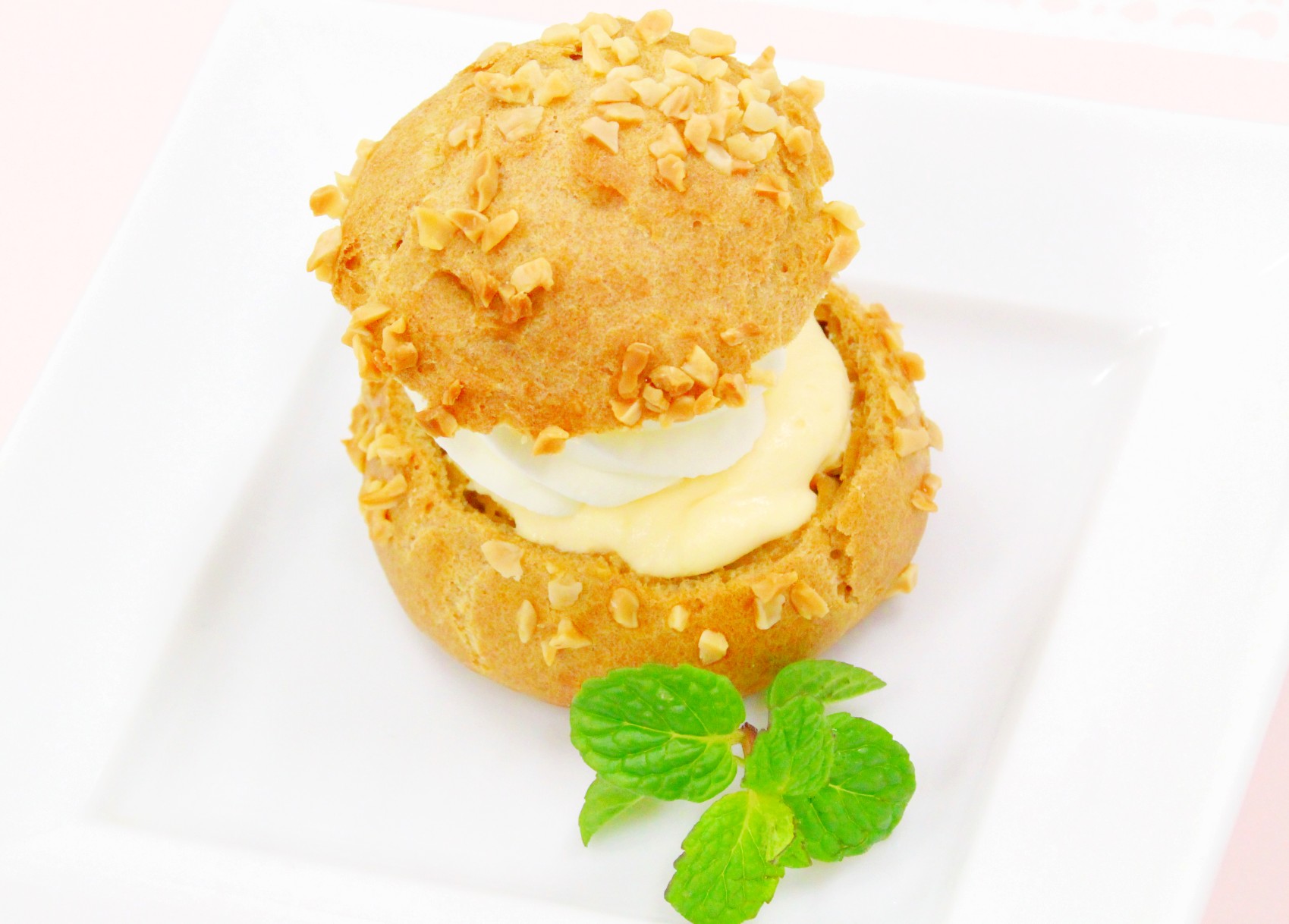 3月 香ばしナッツのシュークリーム～chou à la crème～ | 病院紹介