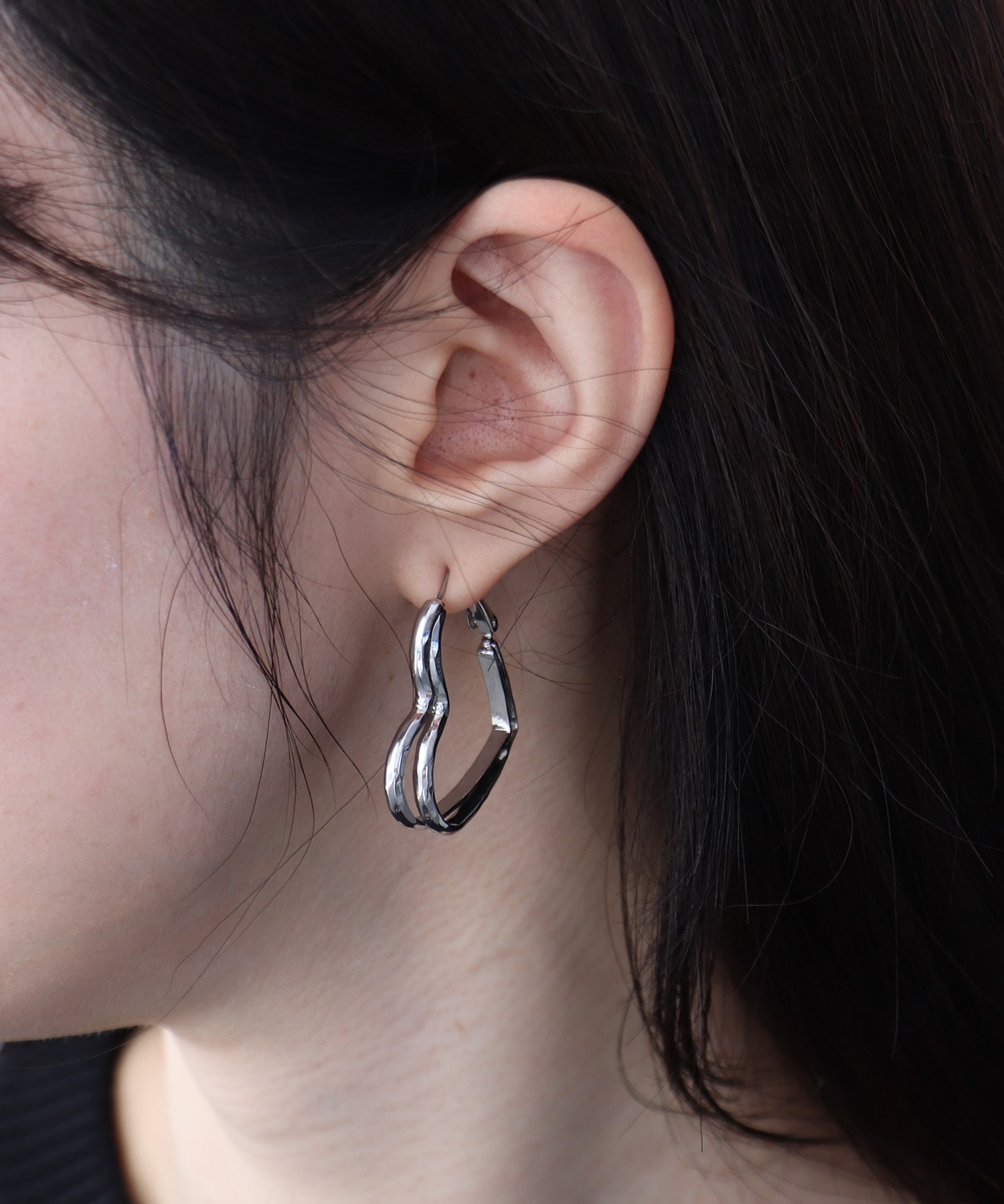 ダブルハートフレームピアス | AND ON JIONE STORE（アンドオン