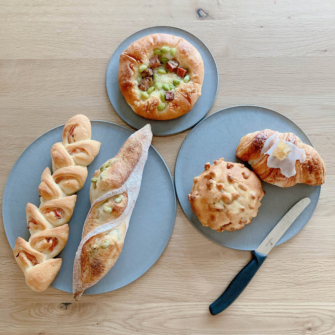 秋の味覚も映える、まな板になるお皿「チョップレート」。26cmサイズを