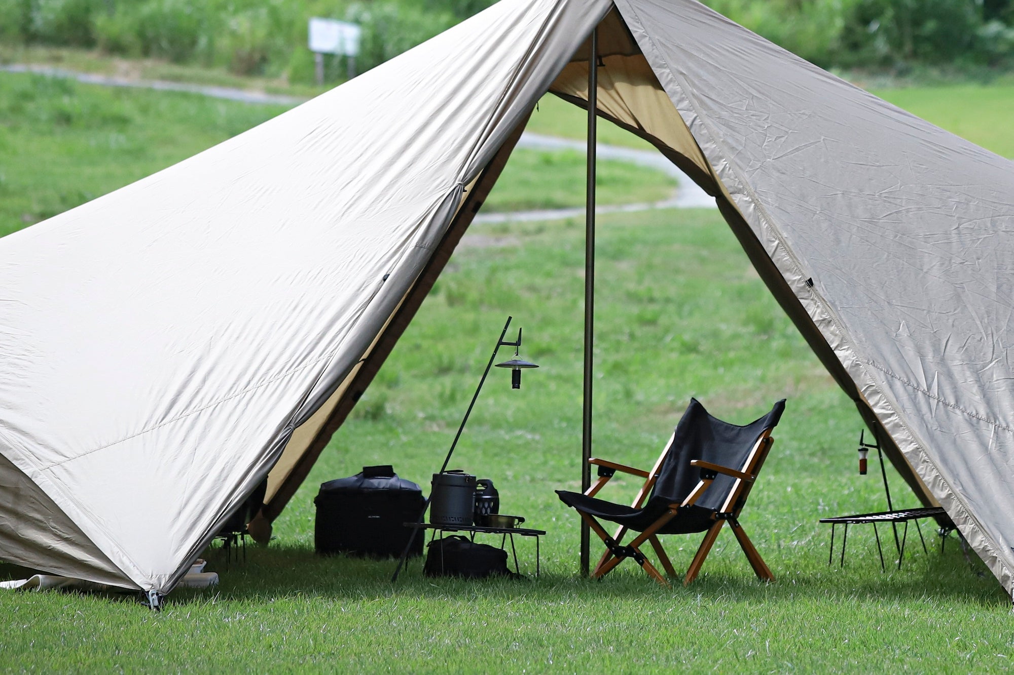 ウッドハイバックチェアロータイプ ブラック