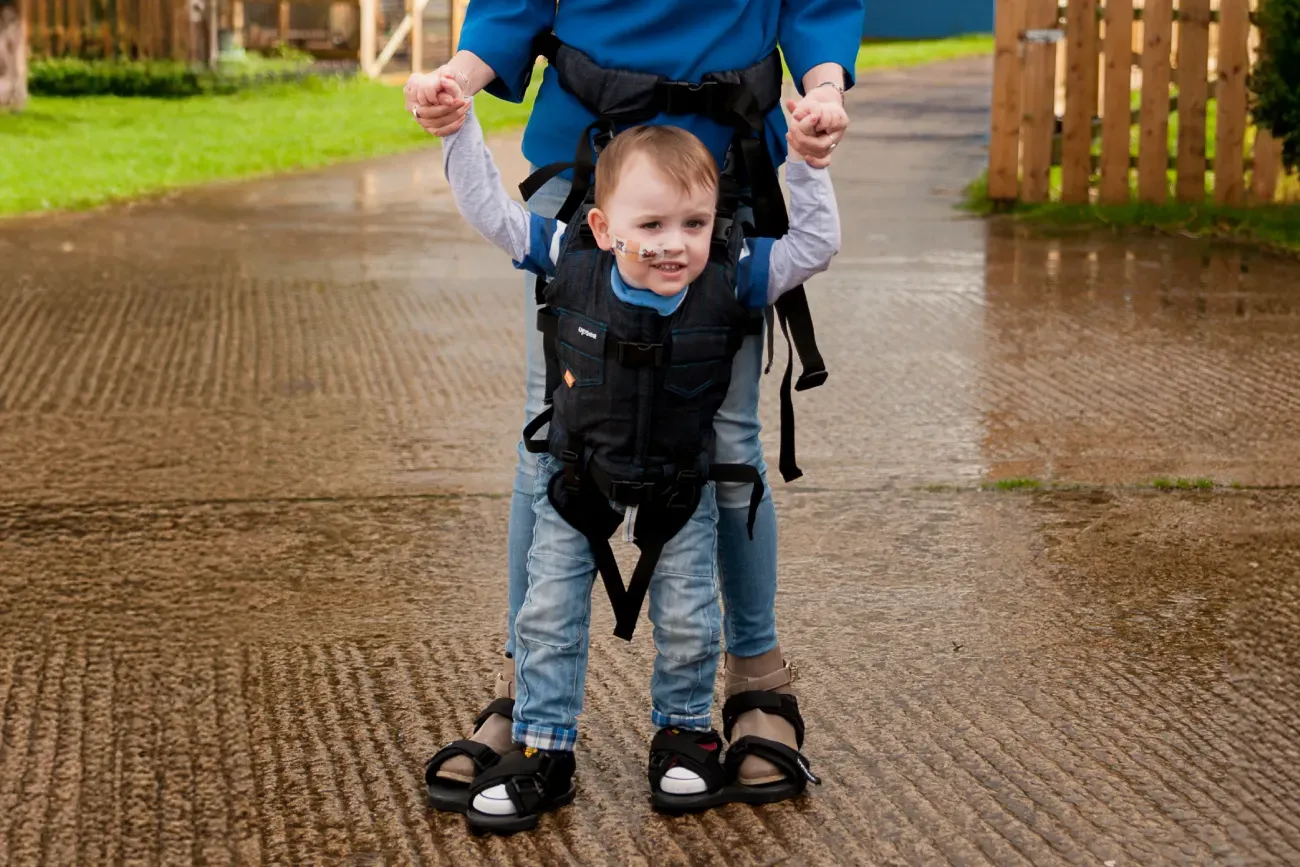 子ども用 立位移動補助具 Firefly アップシー | アビリティーズ・ケア