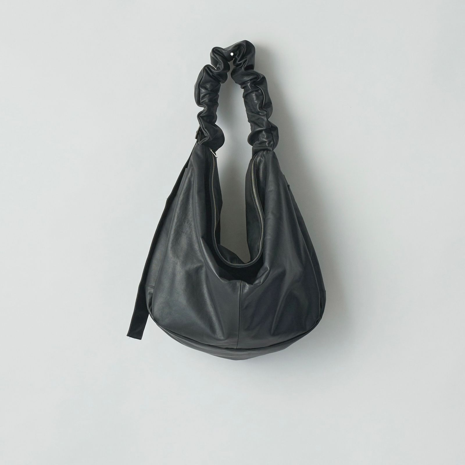 ssstein - 【残りわずか】Shirring Handle Leather Shoulder Bag
